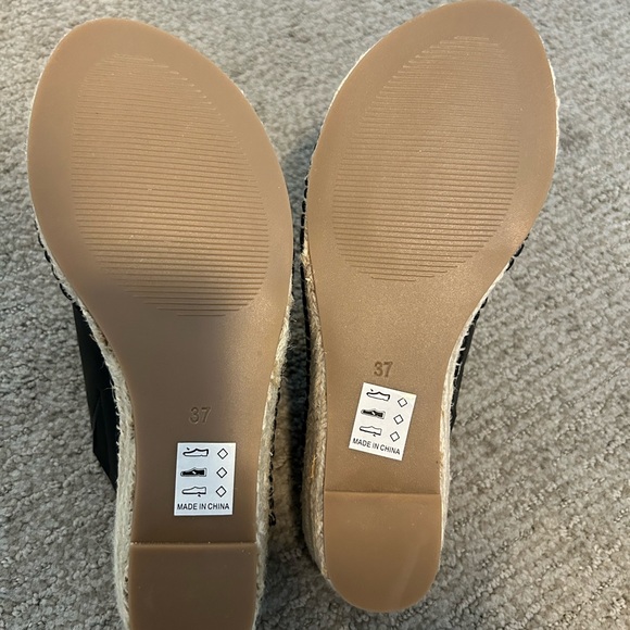 Low heel wedges - Picture 4 of 4